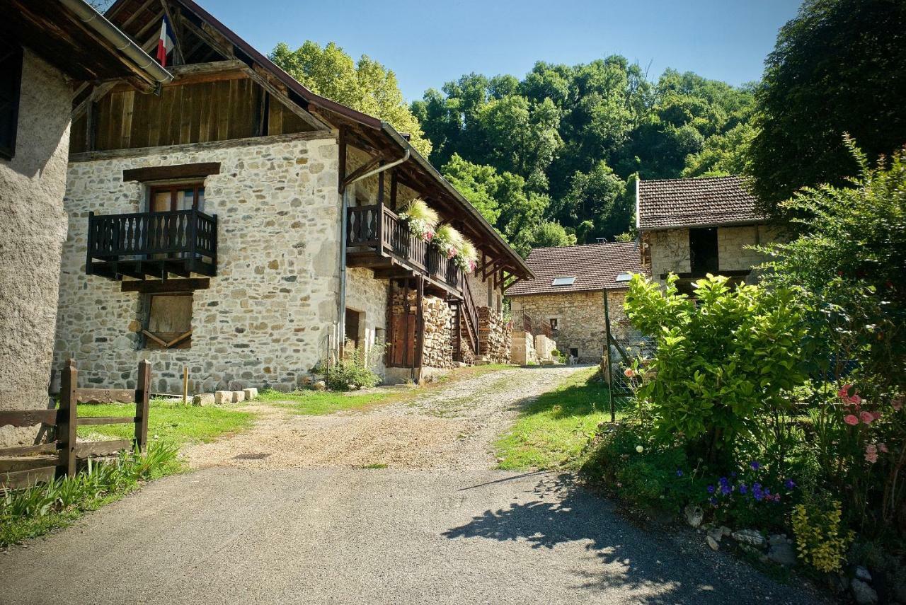 Yenne Chambres D'Hotes Des Lodges De La Cascade المظهر الخارجي الصورة